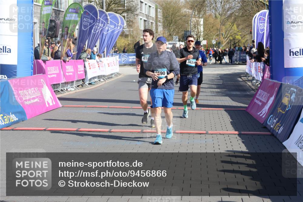 12.04.2026 - 45. Internationalen Wilhelmsburger Insellauf Strokosch-Dieckow http://msf.ph/oto/9456866 12.04.2026 10:46:26 Ziel 3256, 3848, 3849, 5690, 4182, 2460, 2706 meine-sportfotos.de