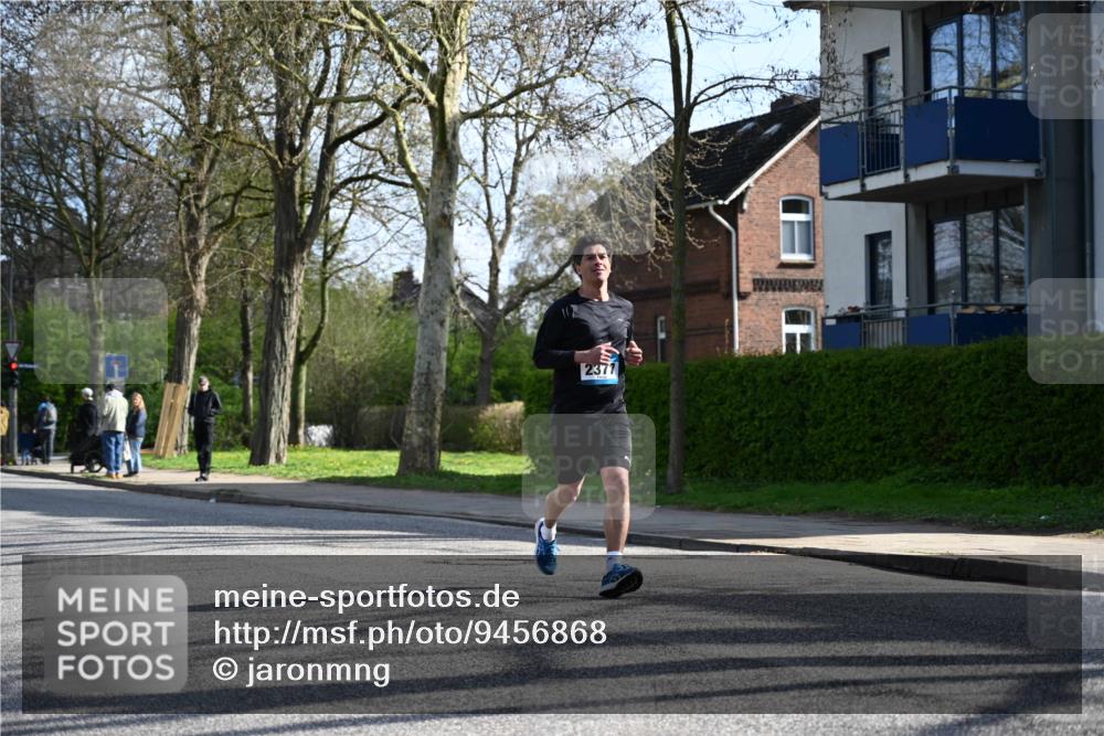 12.04.2026 - 45. Internationalen Wilhelmsburger Insellauf J. Mangold http://msf.ph/oto/9456868 12.04.2026 10:31:38 Ziel 3634, 2780, 5653, 3706, 2377, 4791, 5522, 4844, 3666, 3905, 5449, 4554 meine-sportfotos.de