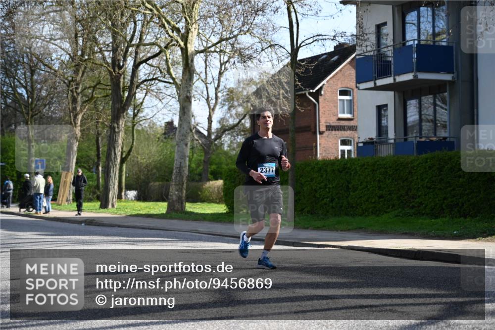 12.04.2026 - 45. Internationalen Wilhelmsburger Insellauf J. Mangold http://msf.ph/oto/9456869 12.04.2026 10:31:38 Ziel 3634, 2780, 5653, 3706, 2377, 4791, 5522, 4844, 3666, 3905, 5449, 4554 meine-sportfotos.de