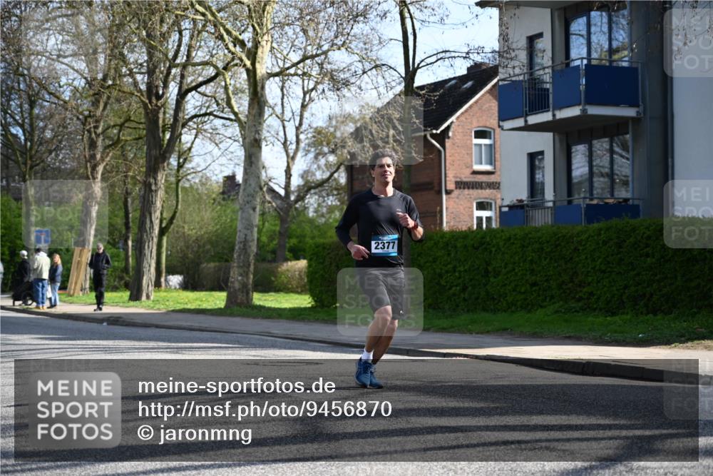 12.04.2026 - 45. Internationalen Wilhelmsburger Insellauf J. Mangold http://msf.ph/oto/9456870 12.04.2026 10:31:38 Ziel 3634, 2780, 5653, 3706, 2377, 4791, 5522, 4844, 3666, 3905, 5449, 4554 meine-sportfotos.de