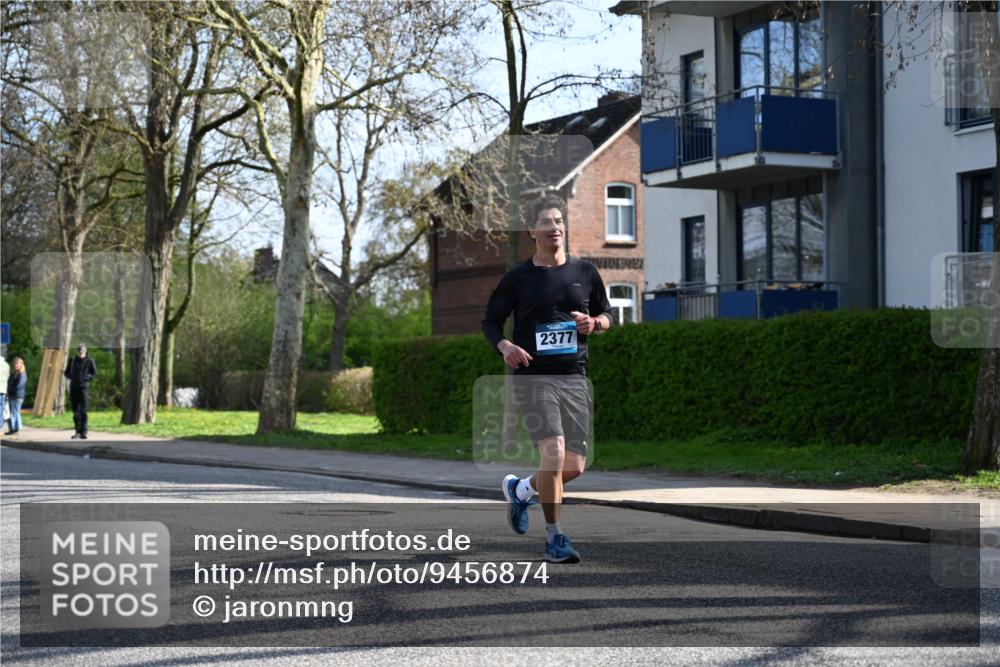 12.04.2026 - 45. Internationalen Wilhelmsburger Insellauf J. Mangold http://msf.ph/oto/9456874 12.04.2026 10:31:39 Ziel 3634, 2780, 5653, 3706, 2377, 4791, 5522, 4844, 3666, 3666, 3905, 5449, 4554 meine-sportfotos.de