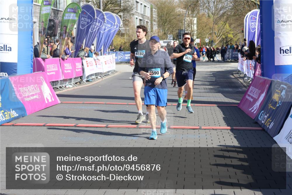 12.04.2026 - 45. Internationalen Wilhelmsburger Insellauf Strokosch-Dieckow http://msf.ph/oto/9456876 12.04.2026 10:46:26 Ziel 3256, 3848, 3849, 5690, 4182, 2460, 2706 meine-sportfotos.de