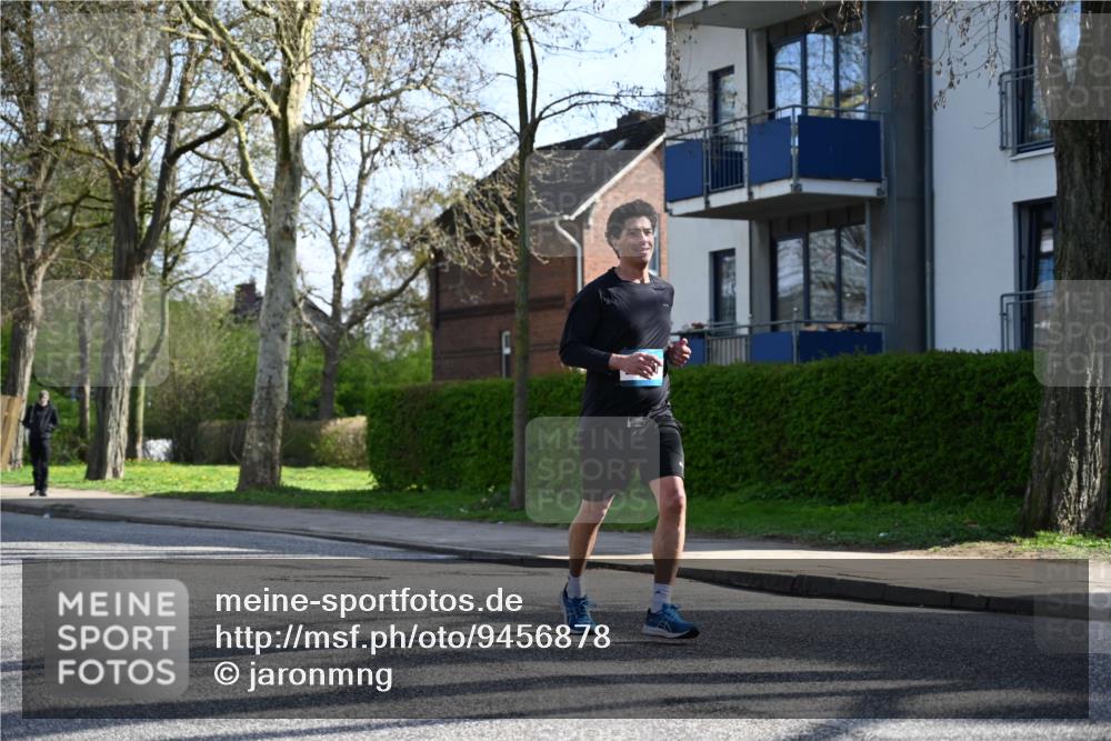 12.04.2026 - 45. Internationalen Wilhelmsburger Insellauf J. Mangold http://msf.ph/oto/9456878 12.04.2026 10:31:39 Ziel 3634, 2780, 5653, 3706, 2377, 4791, 5522, 4844, 3666, 3666, 3905, 5449, 4554 meine-sportfotos.de