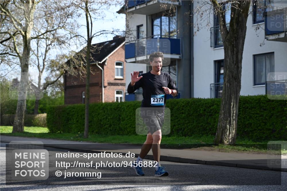 12.04.2026 - 45. Internationalen Wilhelmsburger Insellauf J. Mangold http://msf.ph/oto/9456882 12.04.2026 10:31:39 Ziel 3634, 2780, 5653, 3706, 2377, 4791, 5522, 4844, 3666, 3666, 3905, 5449, 4554 meine-sportfotos.de