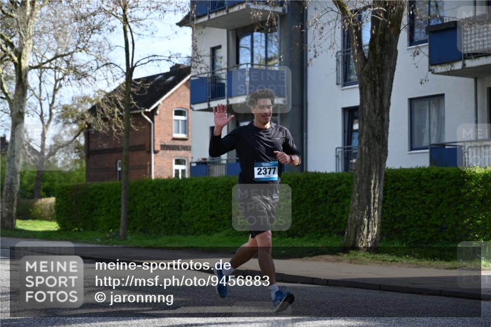12.04.2026 - 45. Internationalen Wilhelmsburger Insellauf J. Mangold http://msf.ph/oto/9456883 12.04.2026 10:31:39 Ziel 3634, 2780, 5653, 3706, 2377, 4791, 5522, 4844, 3666, 3666, 3905, 5449, 4554 meine-sportfotos.de