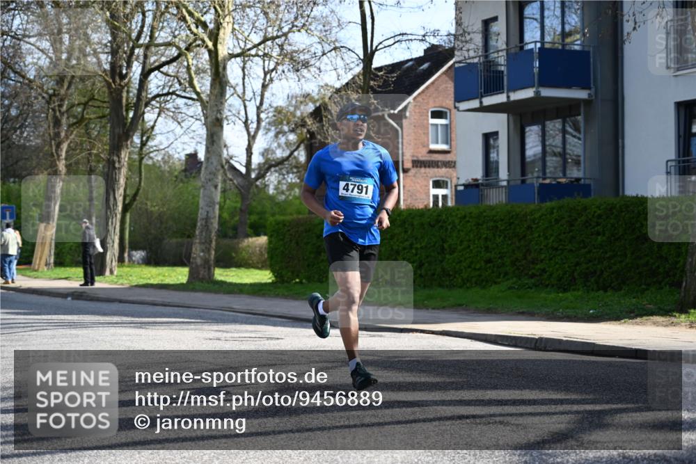 12.04.2026 - 45. Internationalen Wilhelmsburger Insellauf J. Mangold http://msf.ph/oto/9456889 12.04.2026 10:31:56 Ziel 4791, 5522, 4844, 3666, 3905, 5449, 4554, 4378, 3675, 3876, 3506, 4370, 3983, 3114 meine-sportfotos.de