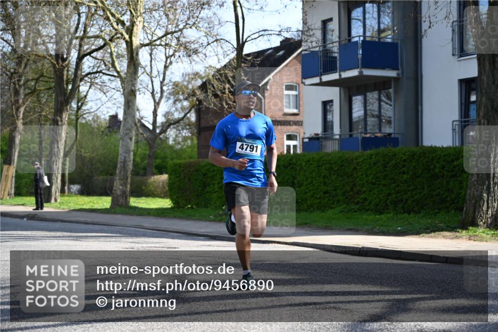 12.04.2026 - 45. Internationalen Wilhelmsburger Insellauf J. Mangold http://msf.ph/oto/9456890 12.04.2026 10:31:56 Ziel 4791, 5522, 4844, 3666, 3905, 5449, 4554, 4378, 3675, 3876, 3506, 4370, 3983, 3114 meine-sportfotos.de