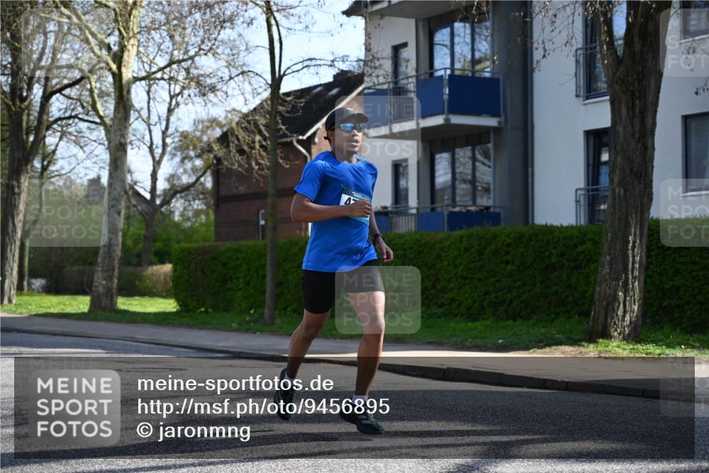 12.04.2026 - 45. Internationalen Wilhelmsburger Insellauf J. Mangold http://msf.ph/oto/9456895 12.04.2026 10:31:56 Ziel 4791, 5522, 4844, 3666, 3905, 5449, 4554, 4378, 3675, 3876, 3506, 4370, 3983, 3114 meine-sportfotos.de