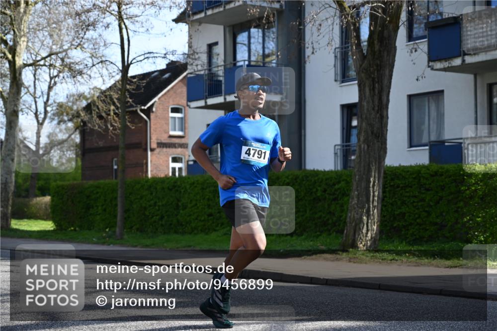 12.04.2026 - 45. Internationalen Wilhelmsburger Insellauf J. Mangold http://msf.ph/oto/9456899 12.04.2026 10:31:56 Ziel 4791, 5522, 4844, 3666, 3905, 5449, 4554, 4378, 3675, 3876, 3506, 4370, 3983, 3114 meine-sportfotos.de