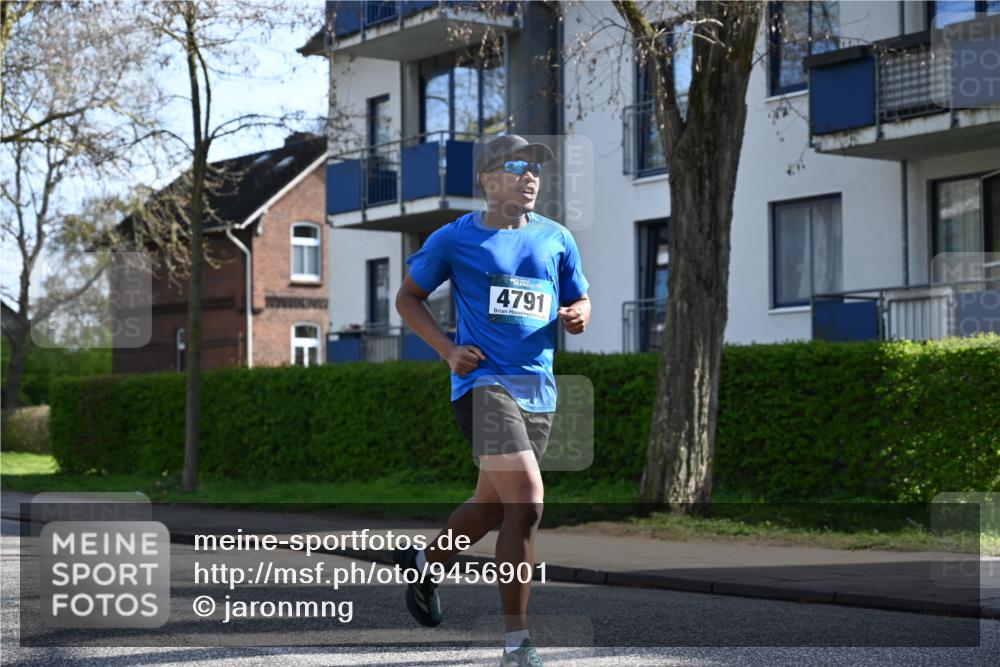 12.04.2026 - 45. Internationalen Wilhelmsburger Insellauf J. Mangold http://msf.ph/oto/9456901 12.04.2026 10:31:56 Ziel 4791, 5522, 4844, 3666, 3905, 5449, 4554, 4378, 3675, 3876, 3506, 4370, 3983, 3114 meine-sportfotos.de
