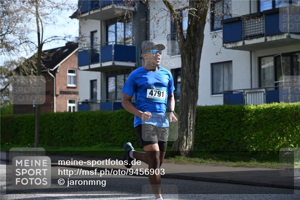 12.04.2026 - 45. Internationalen Wilhelmsburger Insellauf J. Mangold http://msf.ph/oto/9456903 12.04.2026 10:31:56 Ziel 4791, 5522, 4844, 3666, 3905, 5449, 4554, 4378, 3675, 3876, 3506, 4370, 3983, 3114 meine-sportfotos.de