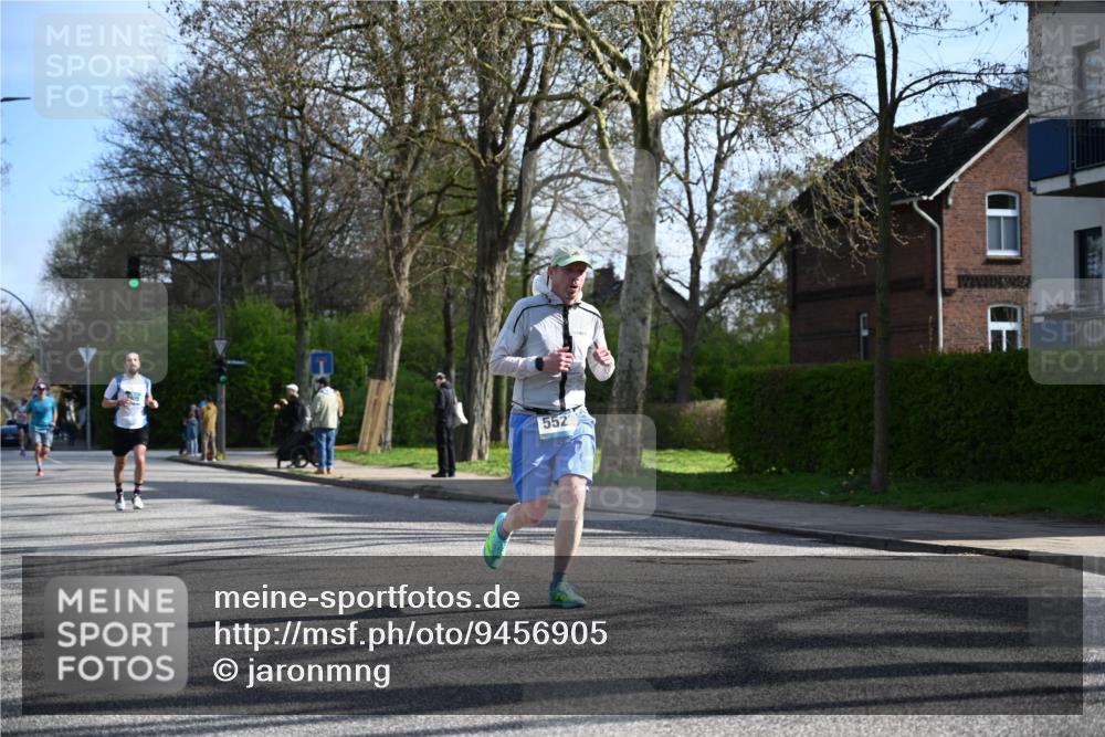 12.04.2026 - 45. Internationalen Wilhelmsburger Insellauf J. Mangold http://msf.ph/oto/9456905 12.04.2026 10:31:59 Ziel 4791, 5522, 4844, 3666, 3905, 5449, 4554, 4378, 3675, 3876, 3506, 4370, 3983, 3114, 4150 meine-sportfotos.de