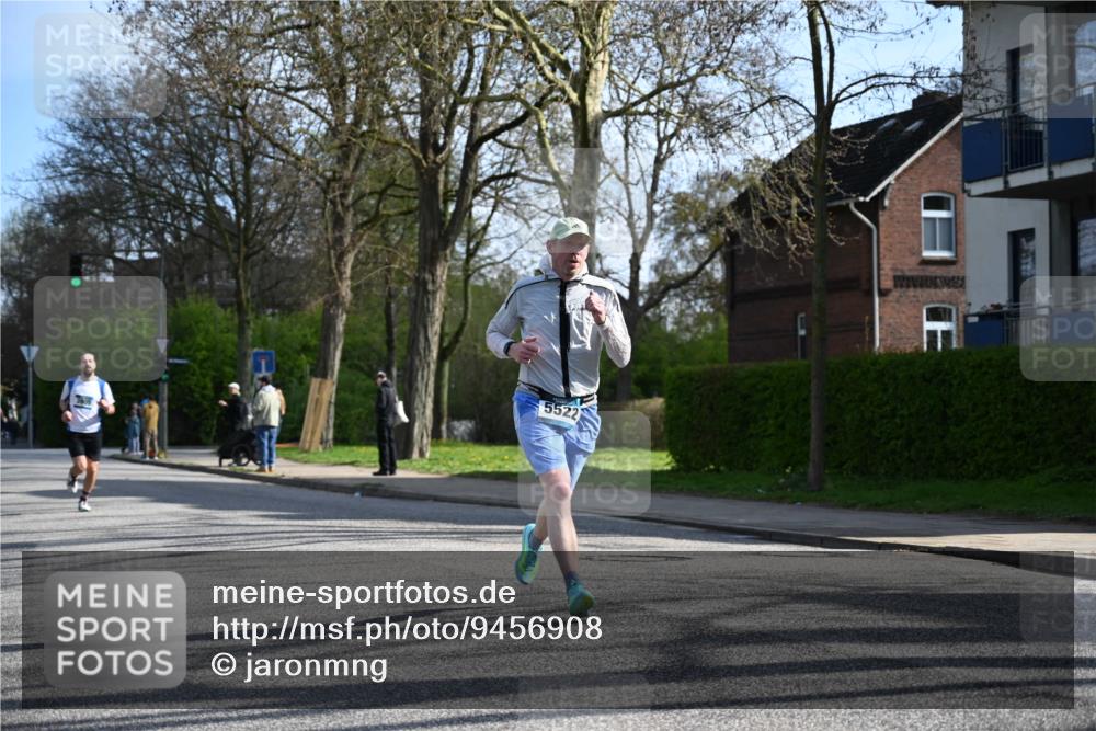 12.04.2026 - 45. Internationalen Wilhelmsburger Insellauf J. Mangold http://msf.ph/oto/9456908 12.04.2026 10:31:59 Ziel 4791, 5522, 4844, 3666, 3905, 5449, 4554, 4378, 3675, 3876, 3506, 4370, 3983, 3114, 4150 meine-sportfotos.de