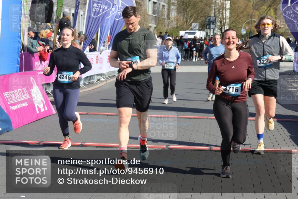 12.04.2026 - 45. Internationalen Wilhelmsburger Insellauf Strokosch-Dieckow http://msf.ph/oto/9456910 12.04.2026 11:03:26 Ziel 3910, 3700, 3716, 3223, 4246, 4382, 5816 meine-sportfotos.de