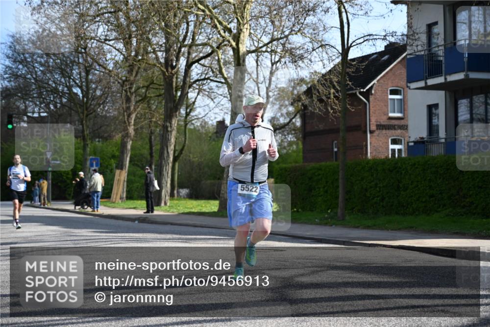 12.04.2026 - 45. Internationalen Wilhelmsburger Insellauf J. Mangold http://msf.ph/oto/9456913 12.04.2026 10:31:59 Ziel 4791, 5522, 4844, 3666, 3905, 5449, 4554, 4378, 3675, 3876, 3506, 4370, 3983, 3114, 4150 meine-sportfotos.de