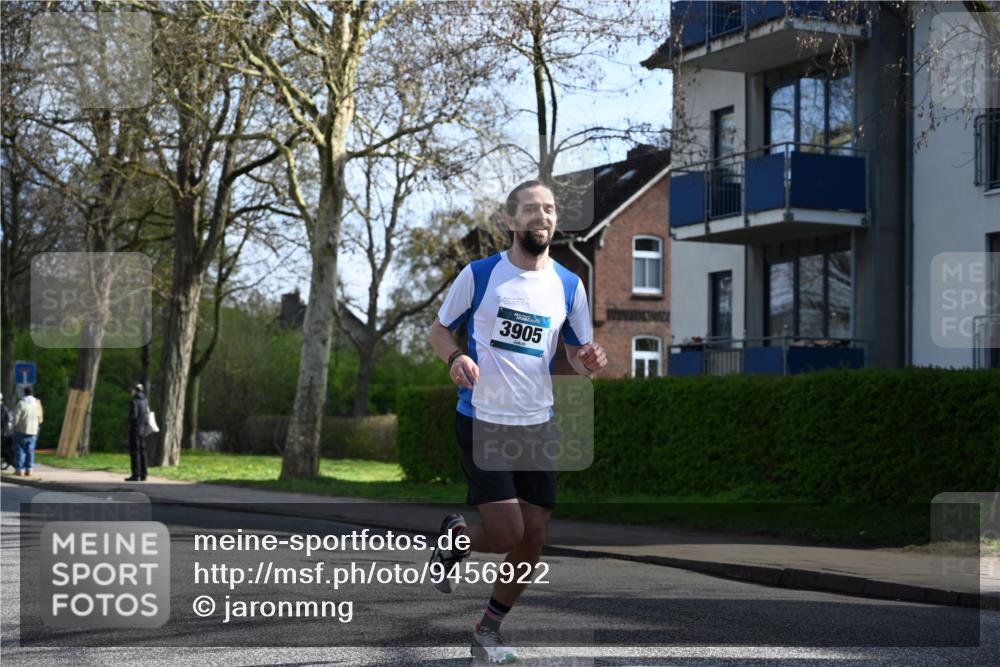 12.04.2026 - 45. Internationalen Wilhelmsburger Insellauf J. Mangold http://msf.ph/oto/9456922 12.04.2026 10:32:04 Ziel 5522, 4844, 3666, 3905, 5449, 4554, 4378, 3675, 3876, 3506, 4370, 3983, 3114, 4150, 3296, 3323, 5639, 2071 meine-sportfotos.de