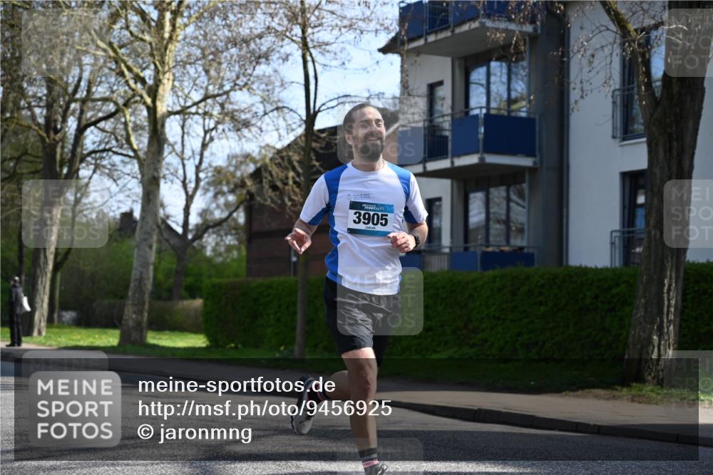 12.04.2026 - 45. Internationalen Wilhelmsburger Insellauf J. Mangold http://msf.ph/oto/9456925 12.04.2026 10:32:04 Ziel 5522, 4844, 3666, 3905, 5449, 4554, 4378, 3675, 3876, 3506, 4370, 3983, 3114, 4150, 3296, 3323, 5639, 2071 meine-sportfotos.de