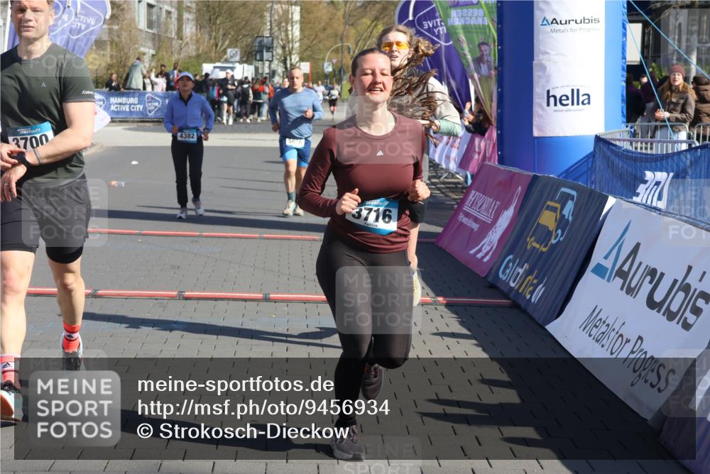 12.04.2026 - 45. Internationalen Wilhelmsburger Insellauf Strokosch-Dieckow http://msf.ph/oto/9456934 12.04.2026 11:03:27 Ziel 3700, 3716, 3223, 4246, 4382, 5816 meine-sportfotos.de