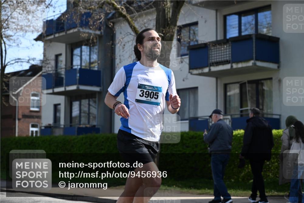 12.04.2026 - 45. Internationalen Wilhelmsburger Insellauf J. Mangold http://msf.ph/oto/9456936 12.04.2026 10:32:05 Ziel 5522, 4844, 3666, 3905, 5449, 4554, 4378, 4378, 3675, 3876, 3506, 4370, 3983, 3114, 3983, 3114, 4150, 3296, 3323, 5639, 2071 meine-sportfotos.de