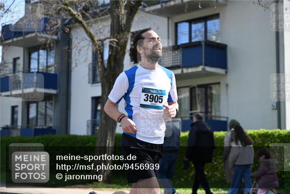 12.04.2026 - 45. Internationalen Wilhelmsburger Insellauf J. Mangold http://msf.ph/oto/9456939 12.04.2026 10:32:05 Ziel 5522, 4844, 3666, 3905, 5449, 4554, 4378, 4378, 3675, 3876, 3506, 4370, 3983, 3114, 3983, 3114, 4150, 3296, 3323, 5639, 2071 meine-sportfotos.de