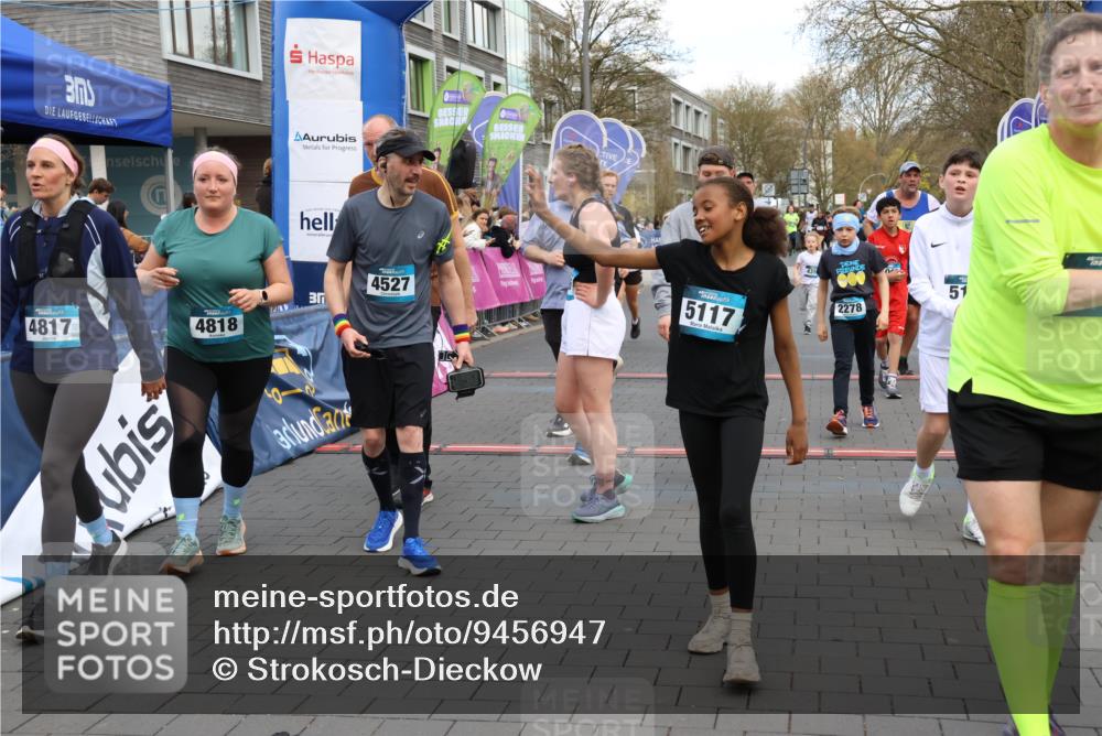 12.04.2026 - 45. Internationalen Wilhelmsburger Insellauf Strokosch-Dieckow http://msf.ph/oto/9456947 12.04.2026 13:02:50 Ziel 4817, 4818, 4527, 5117 meine-sportfotos.de