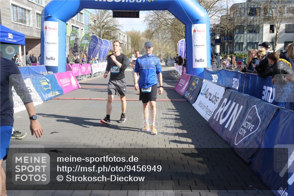 12.04.2026 - 45. Internationalen Wilhelmsburger Insellauf Strokosch-Dieckow http://msf.ph/oto/9456949 12.04.2026 10:46:31 Ziel 2460, 2706, 4357, 3952 meine-sportfotos.de