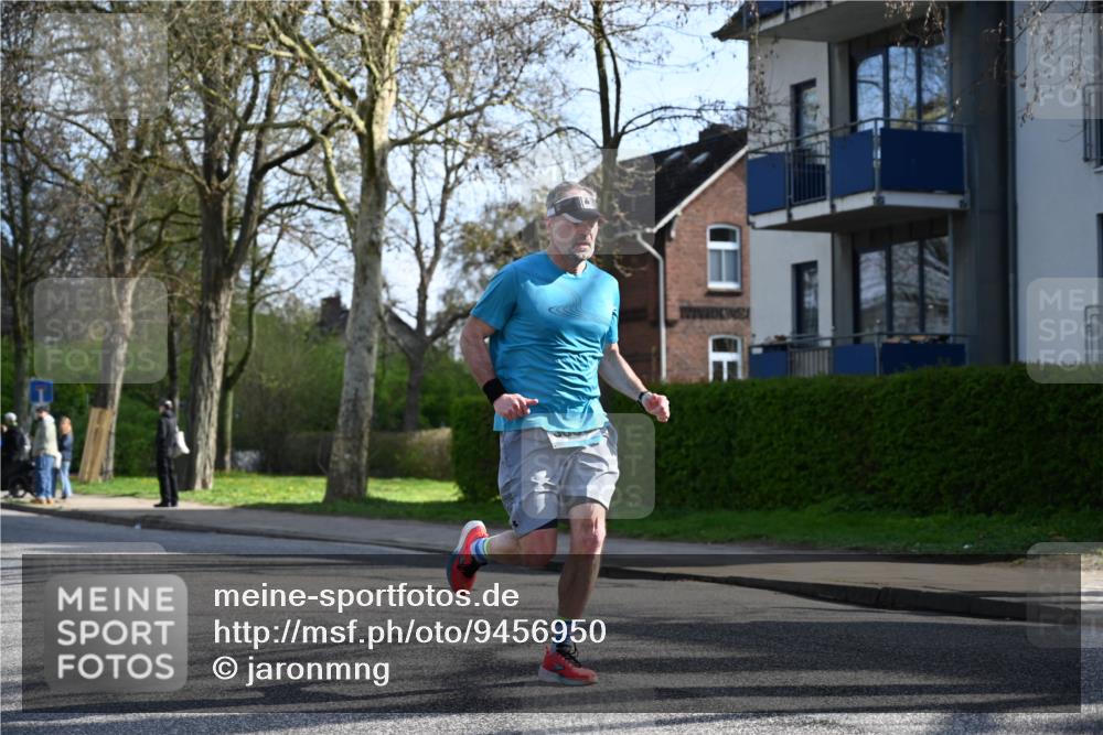 12.04.2026 - 45. Internationalen Wilhelmsburger Insellauf J. Mangold http://msf.ph/oto/9456950 12.04.2026 10:32:08 Ziel 5522, 4844, 3666, 3905, 5449, 4554, 4378, 3675, 3876, 3506, 4370, 3983, 3114, 4150, 3296, 3323, 5639, 2071, 3014 meine-sportfotos.de