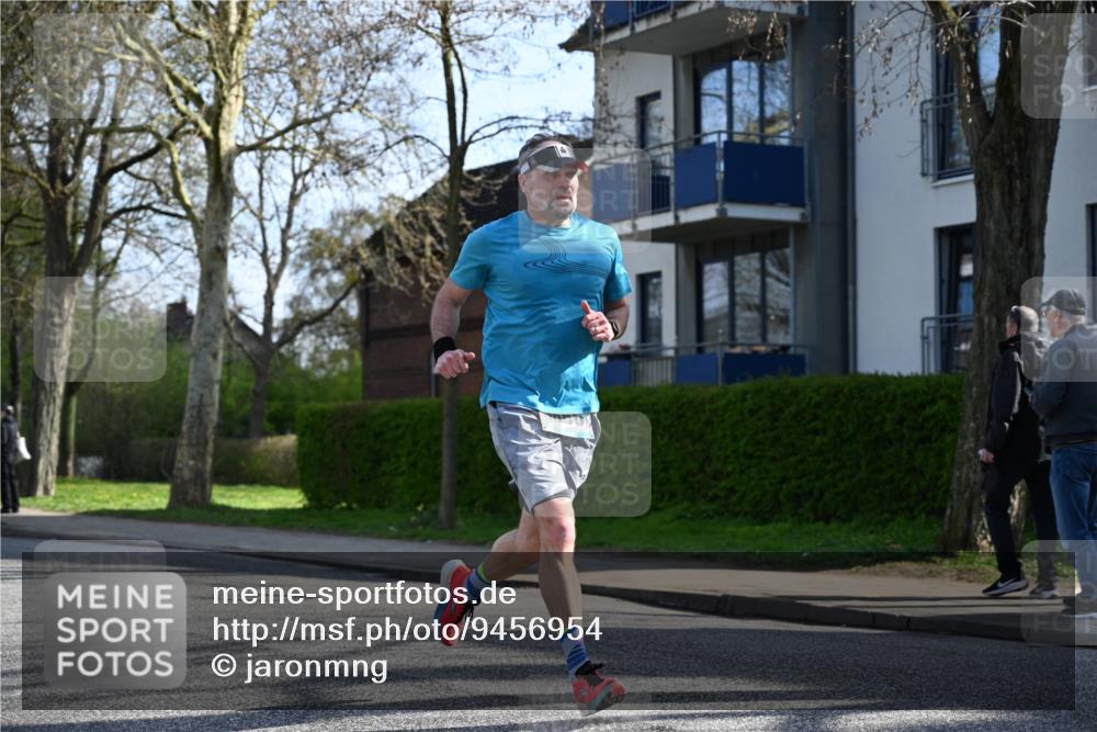 12.04.2026 - 45. Internationalen Wilhelmsburger Insellauf J. Mangold http://msf.ph/oto/9456954 12.04.2026 10:32:08 Ziel 5522, 4844, 3666, 3905, 5449, 4554, 4378, 3675, 3876, 3506, 4370, 3983, 3114, 4150, 3296, 3323, 5639, 2071, 3014 meine-sportfotos.de