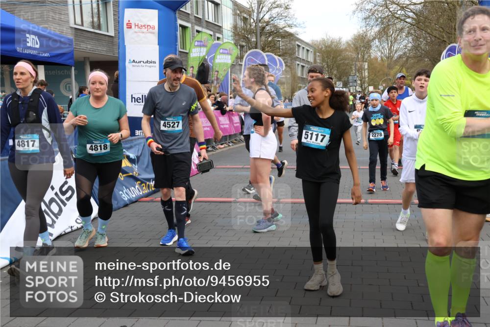 12.04.2026 - 45. Internationalen Wilhelmsburger Insellauf Strokosch-Dieckow http://msf.ph/oto/9456955 12.04.2026 13:02:50 Ziel 4817, 4818, 4527, 5117 meine-sportfotos.de