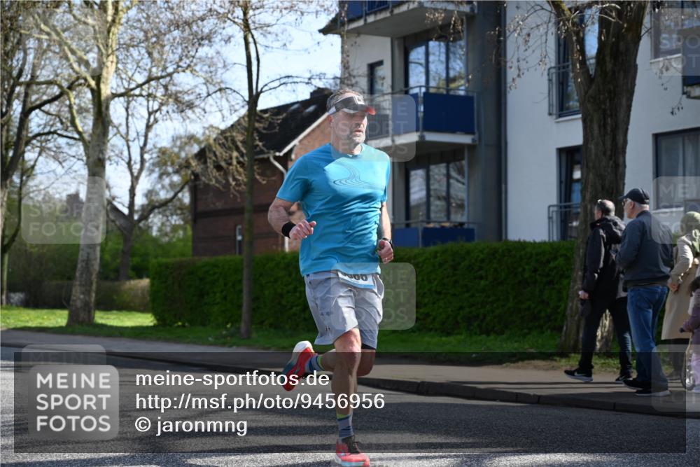 12.04.2026 - 45. Internationalen Wilhelmsburger Insellauf J. Mangold http://msf.ph/oto/9456956 12.04.2026 10:32:08 Ziel 5522, 4844, 3666, 3905, 5449, 4554, 4378, 3675, 3876, 3506, 4370, 3983, 3114, 4150, 3296, 3323, 5639, 2071, 3014 meine-sportfotos.de