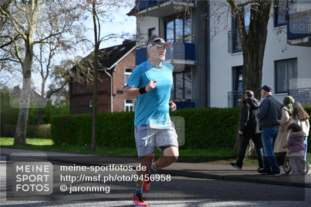 12.04.2026 - 45. Internationalen Wilhelmsburger Insellauf J. Mangold http://msf.ph/oto/9456958 12.04.2026 10:32:08 Ziel 5522, 4844, 3666, 3905, 5449, 4554, 4378, 3675, 3876, 3506, 4370, 3983, 3114, 4150, 3296, 3323, 5639, 2071, 3014 meine-sportfotos.de