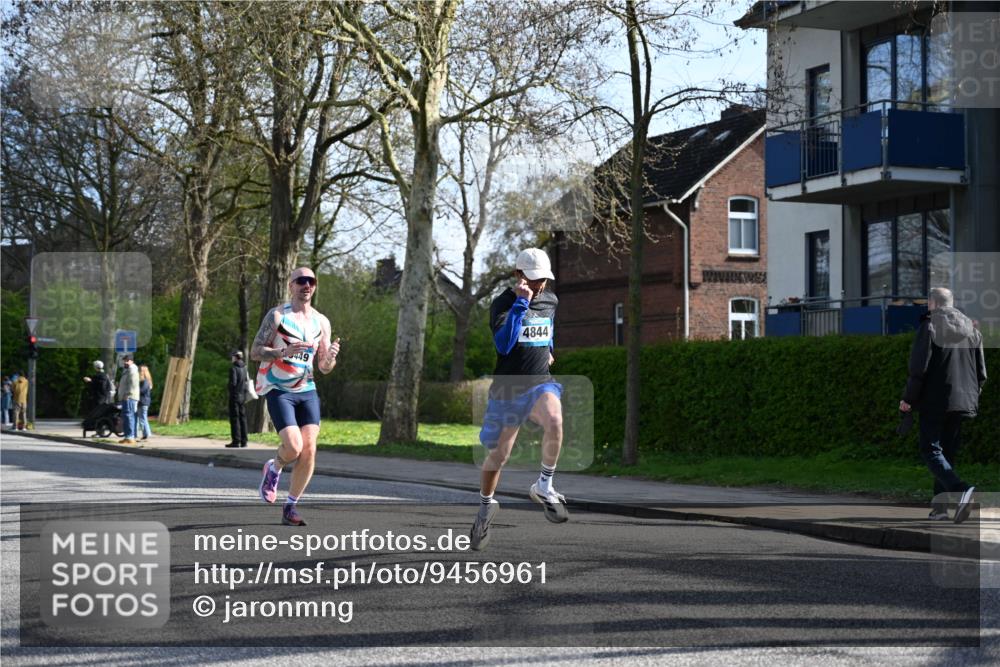 12.04.2026 - 45. Internationalen Wilhelmsburger Insellauf J. Mangold http://msf.ph/oto/9456961 12.04.2026 10:32:10 Ziel 4844, 3666, 3905, 5449, 4554, 4378, 3675, 3876, 3506, 4370, 3983, 3114, 4150, 4150, 3296, 3323, 5639, 2071, 3014 meine-sportfotos.de