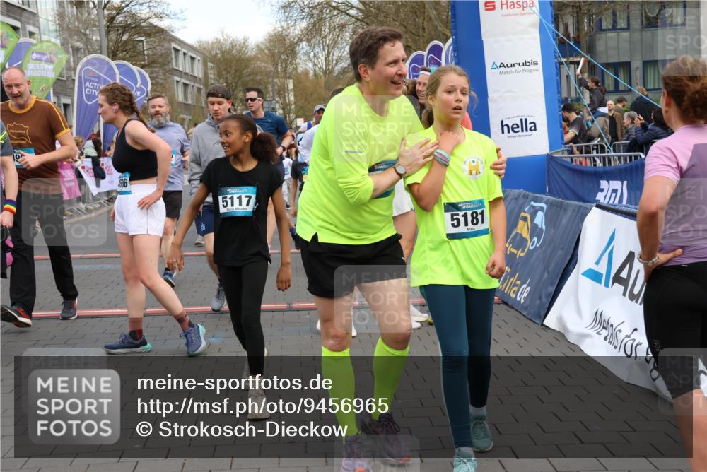 12.04.2026 - 45. Internationalen Wilhelmsburger Insellauf Strokosch-Dieckow http://msf.ph/oto/9456965 12.04.2026 13:02:49 Ziel 5181, 5117 meine-sportfotos.de