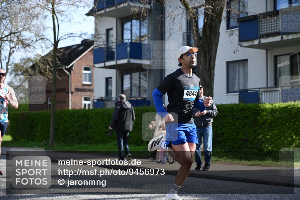 12.04.2026 - 45. Internationalen Wilhelmsburger Insellauf J. Mangold http://msf.ph/oto/9456973 12.04.2026 10:32:11 Ziel 4844, 3666, 3905, 5449, 4554, 4378, 3675, 3876, 3506, 4370, 3983, 3114, 4150, 3296, 3323, 5639, 2071, 3014 meine-sportfotos.de