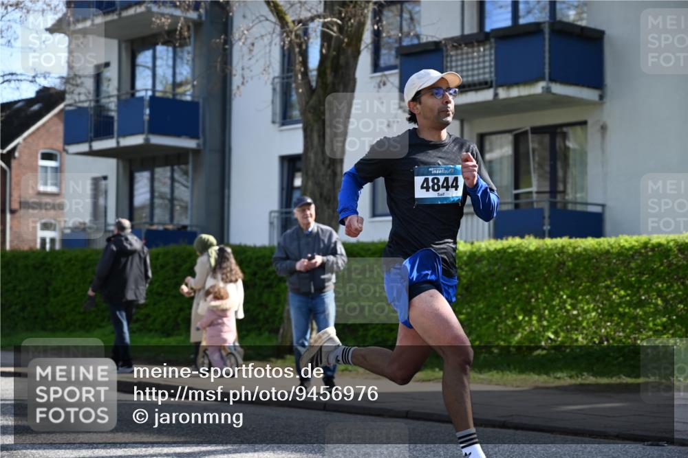 12.04.2026 - 45. Internationalen Wilhelmsburger Insellauf J. Mangold http://msf.ph/oto/9456976 12.04.2026 10:32:11 Ziel 4844, 3666, 3905, 5449, 4554, 4378, 3675, 3876, 3506, 4370, 3983, 3114, 4150, 3296, 3323, 5639, 2071, 3014 meine-sportfotos.de