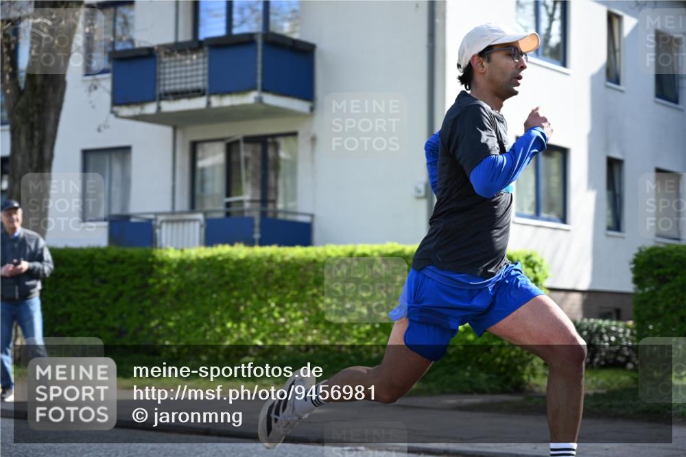 12.04.2026 - 45. Internationalen Wilhelmsburger Insellauf J. Mangold http://msf.ph/oto/9456981 12.04.2026 10:32:11 Ziel 4844, 3666, 3905, 5449, 4554, 4378, 3675, 3876, 3506, 4370, 3983, 3114, 4150, 3296, 3323, 5639, 2071, 3014 meine-sportfotos.de
