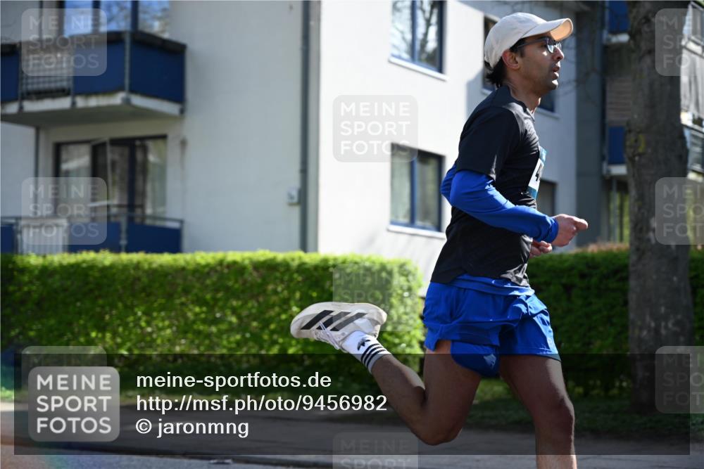 12.04.2026 - 45. Internationalen Wilhelmsburger Insellauf J. Mangold http://msf.ph/oto/9456982 12.04.2026 10:32:11 Ziel 4844, 3666, 3905, 5449, 4554, 4378, 3675, 3876, 3506, 4370, 3983, 3114, 4150, 3296, 3323, 5639, 2071, 3014 meine-sportfotos.de