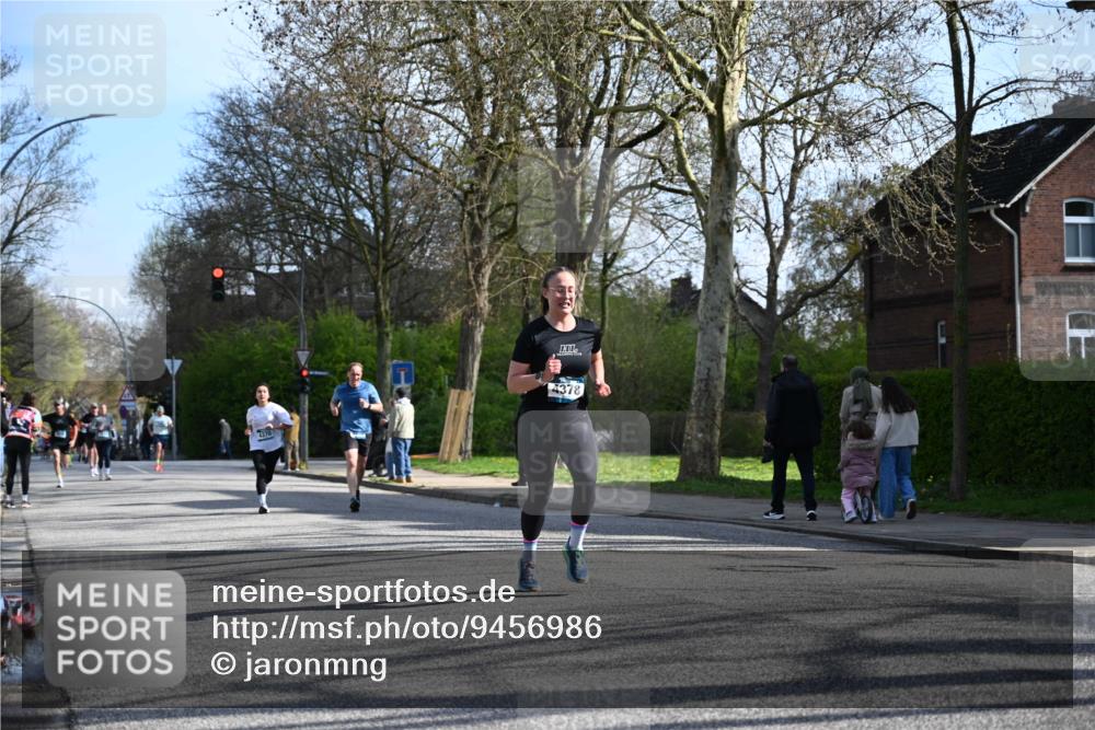 12.04.2026 - 45. Internationalen Wilhelmsburger Insellauf J. Mangold http://msf.ph/oto/9456986 12.04.2026 10:32:20 Ziel 4554, 4378, 3675, 3876, 3506, 4370, 3983, 3114, 4150, 3296, 3323, 5639, 2071, 3014, 5623, 3708 meine-sportfotos.de