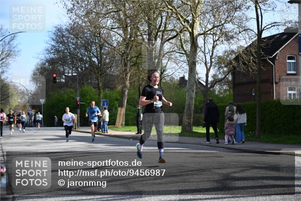 12.04.2026 - 45. Internationalen Wilhelmsburger Insellauf J. Mangold http://msf.ph/oto/9456987 12.04.2026 10:32:20 Ziel 4554, 4378, 3675, 3876, 3506, 4370, 3983, 3114, 4150, 3296, 3323, 5639, 2071, 3014, 5623, 3708 meine-sportfotos.de