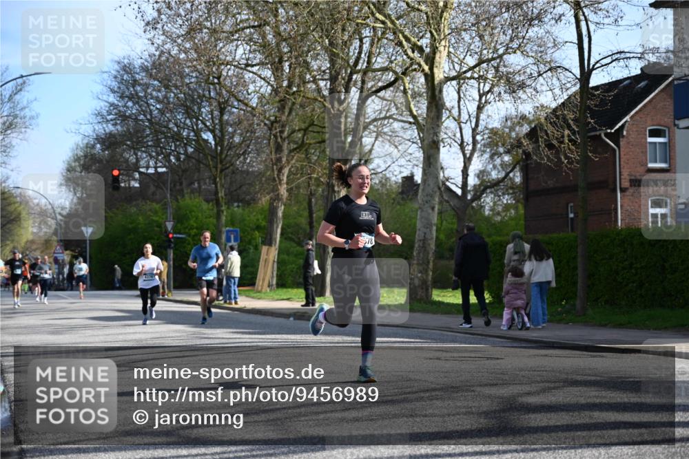 12.04.2026 - 45. Internationalen Wilhelmsburger Insellauf J. Mangold http://msf.ph/oto/9456989 12.04.2026 10:32:20 Ziel 4554, 4378, 3675, 3876, 3506, 4370, 3983, 3114, 4150, 3296, 3323, 5639, 2071, 3014, 5623, 3708 meine-sportfotos.de