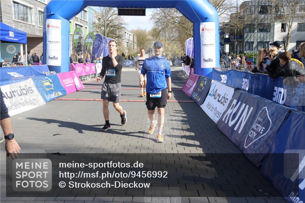 12.04.2026 - 45. Internationalen Wilhelmsburger Insellauf Strokosch-Dieckow http://msf.ph/oto/9456992 12.04.2026 10:46:32 Ziel 2460, 2706, 4357, 3952 meine-sportfotos.de