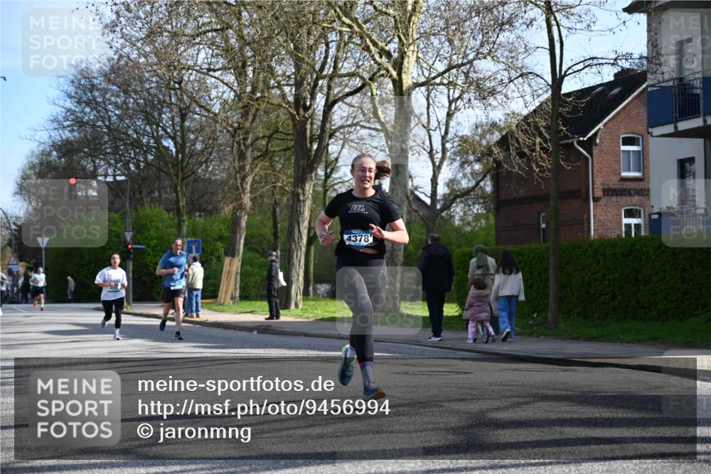 12.04.2026 - 45. Internationalen Wilhelmsburger Insellauf J. Mangold http://msf.ph/oto/9456994 12.04.2026 10:32:20 Ziel 4554, 4378, 3675, 3876, 3506, 4370, 3983, 3114, 4150, 3296, 3323, 5639, 2071, 3014, 5623, 3708 meine-sportfotos.de