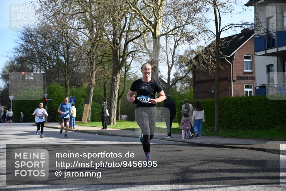 12.04.2026 - 45. Internationalen Wilhelmsburger Insellauf J. Mangold http://msf.ph/oto/9456995 12.04.2026 10:32:20 Ziel 4554, 4378, 3675, 3876, 3506, 4370, 3983, 3114, 4150, 3296, 3323, 5639, 2071, 3014, 5623, 3708 meine-sportfotos.de