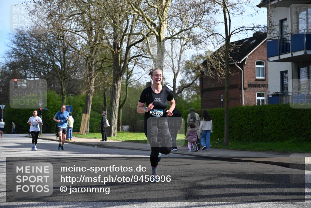 12.04.2026 - 45. Internationalen Wilhelmsburger Insellauf J. Mangold http://msf.ph/oto/9456996 12.04.2026 10:32:20 Ziel 4554, 4378, 3675, 3876, 3506, 4370, 3983, 3114, 4150, 3296, 3323, 5639, 2071, 3014, 5623, 3708 meine-sportfotos.de