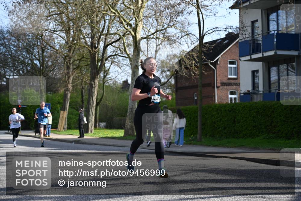 12.04.2026 - 45. Internationalen Wilhelmsburger Insellauf J. Mangold http://msf.ph/oto/9456999 12.04.2026 10:32:21 Ziel 4554, 4378, 3675, 3876, 3506, 4370, 3983, 3114, 4150, 3296, 3323, 5639, 2071, 3014, 5623, 3708 meine-sportfotos.de