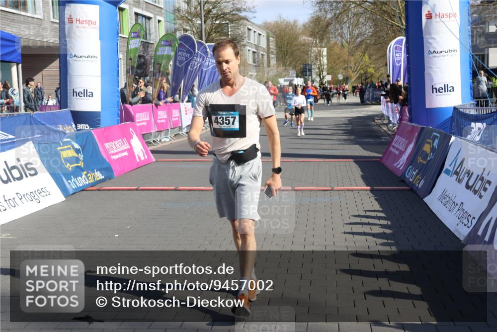 12.04.2026 - 45. Internationalen Wilhelmsburger Insellauf Strokosch-Dieckow http://msf.ph/oto/9457002 12.04.2026 10:46:36 Ziel 4357, 3952, 4755 meine-sportfotos.de