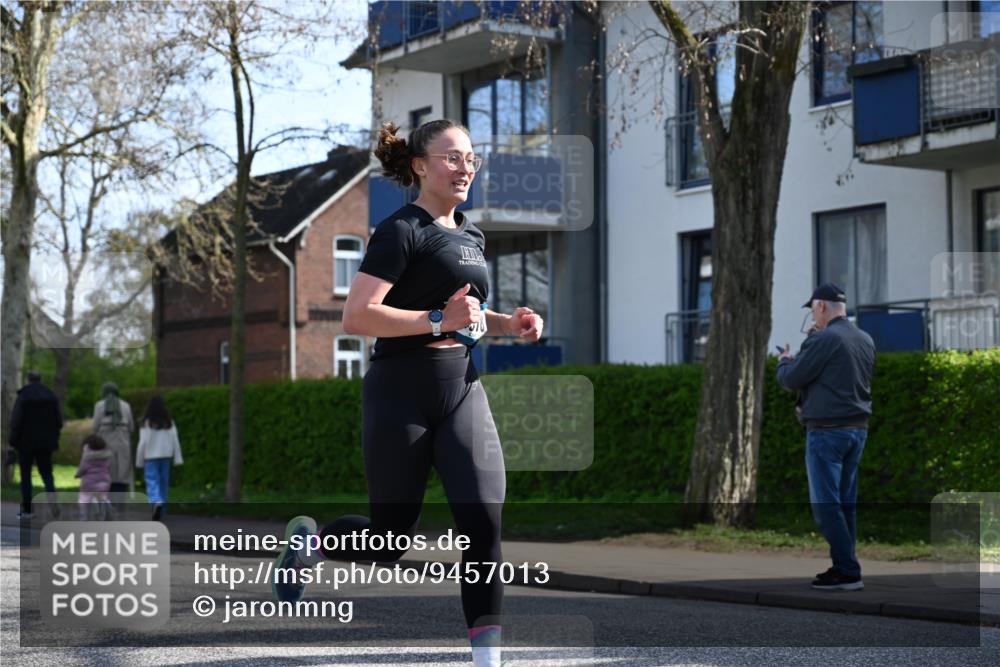 12.04.2026 - 45. Internationalen Wilhelmsburger Insellauf J. Mangold http://msf.ph/oto/9457013 12.04.2026 10:32:21 Ziel 4554, 4378, 3675, 3876, 3506, 4370, 3983, 3114, 4150, 3296, 3323, 5639, 2071, 3014, 5623, 3708 meine-sportfotos.de