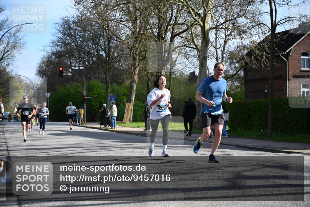 12.04.2026 - 45. Internationalen Wilhelmsburger Insellauf J. Mangold http://msf.ph/oto/9457016 12.04.2026 10:32:25 Ziel 4554, 4378, 3675, 3876, 3506, 4370, 3983, 3114, 4150, 3296, 3323, 5639, 2071, 3014, 5623, 3708, 4322, 3327 meine-sportfotos.de