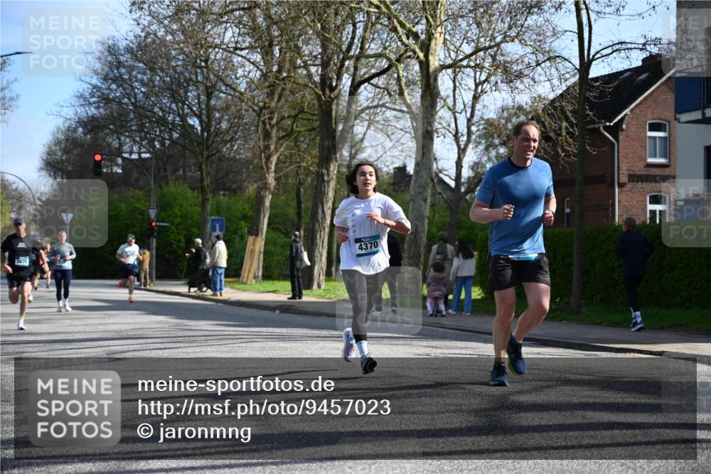 12.04.2026 - 45. Internationalen Wilhelmsburger Insellauf J. Mangold http://msf.ph/oto/9457023 12.04.2026 10:32:25 Ziel 4554, 4378, 3675, 3876, 3506, 4370, 3983, 3114, 4150, 3296, 3323, 5639, 2071, 3014, 5623, 3708, 4322, 3327 meine-sportfotos.de