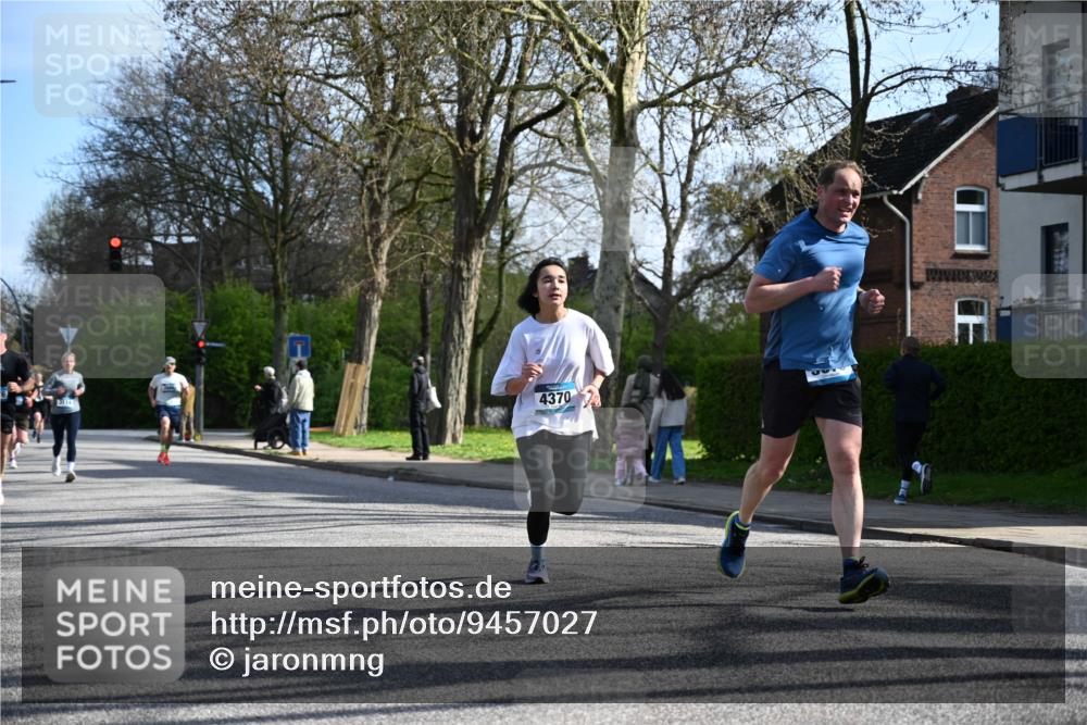 12.04.2026 - 45. Internationalen Wilhelmsburger Insellauf J. Mangold http://msf.ph/oto/9457027 12.04.2026 10:32:25 Ziel 4554, 4378, 3675, 3876, 3506, 4370, 3983, 3114, 4150, 3296, 3323, 5639, 2071, 3014, 5623, 3708, 4322, 3327 meine-sportfotos.de